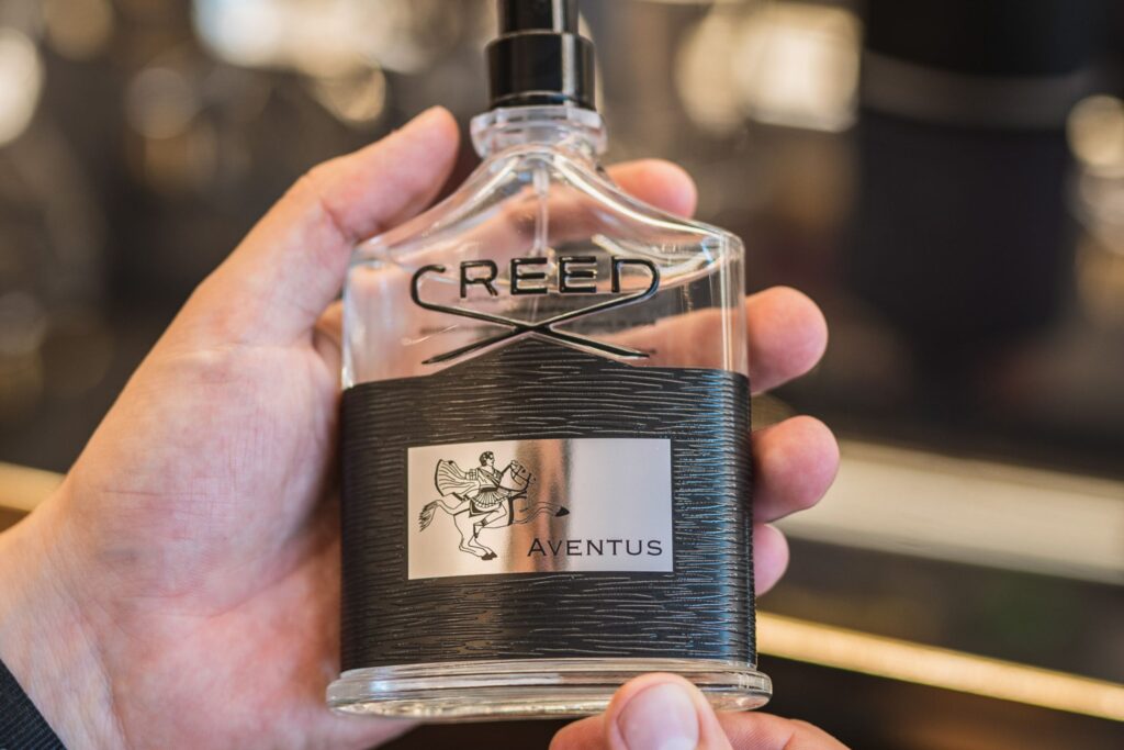 aventus creed profumo da per uomo fragranza maschile flacone mani