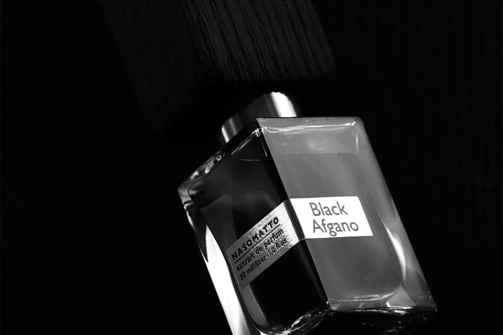 Black Afgano Nasomatto | Recensione del Profumo più Audace dell'Anno, flacone su sfondo nero
