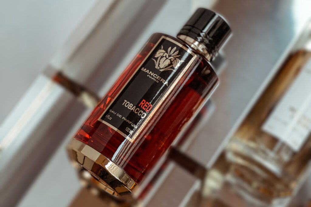Ecco tutto quello da sapere su Red Tobacco, il profumo bestseller Mancera per uomo. Per chi è indicato, qual è la piramide olfattiva e altro.