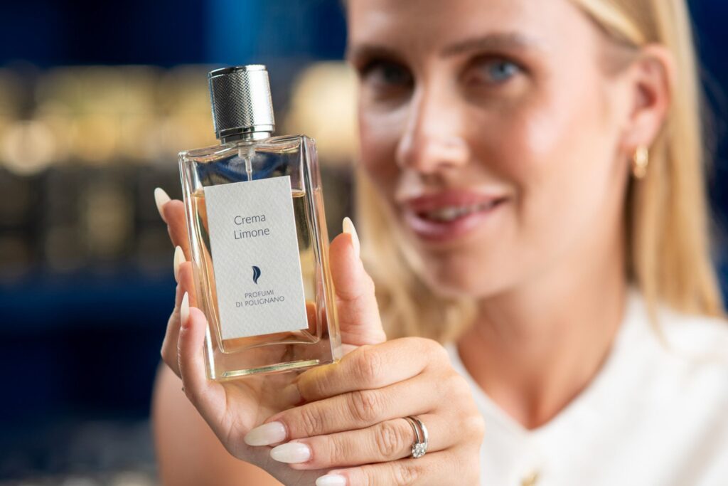 Quali sono i migliori profumi al limone per passare un'estate fresca, elegante e mai pesante? Scopriamolo insieme con questa selezione.