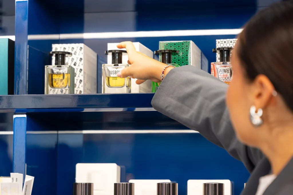 scaffale, profumi, profumeria, donna, profumi al caffè, profumeria di nicchia, riviera profumi