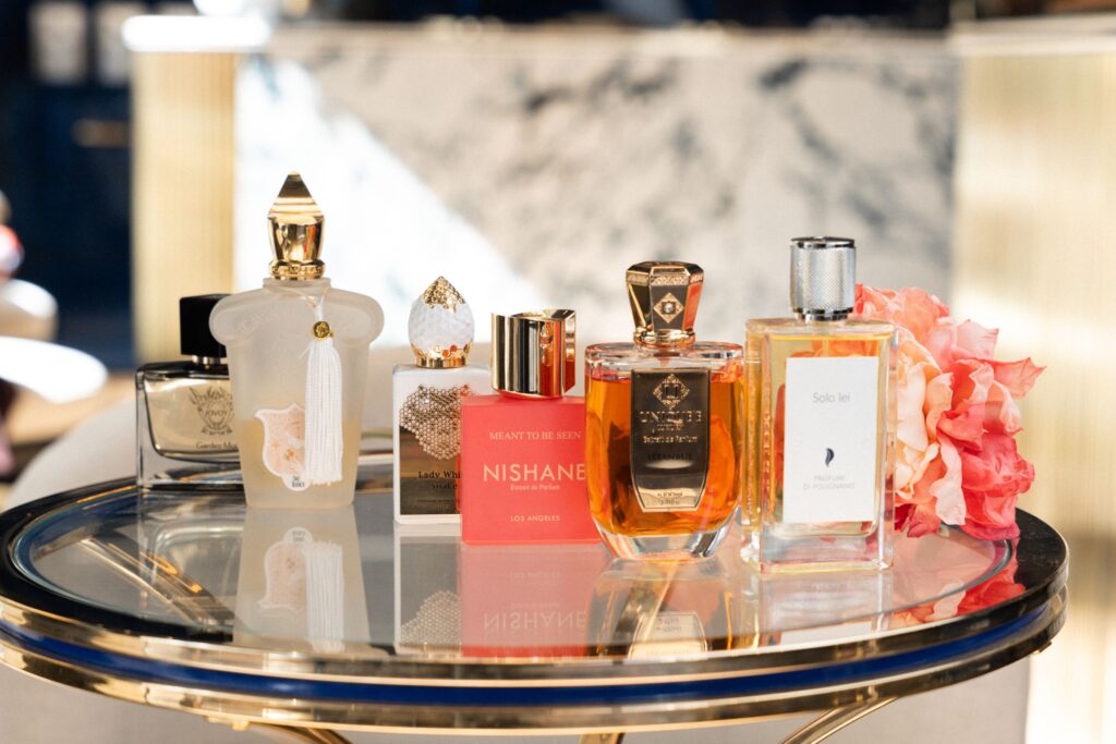 profumi, profumo, profumo sposa, profumo matrimonio, tipo di sposa, flaconi profumo, profumeria, lusso, fragranze, spose, matrimonio,