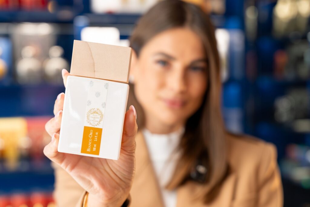 giardini di toscana, giardini di toscana profumi, flacone profumo, donna, donna profumo, profumeria, giardini di toscana bianco latte, profumi giardini di toscana,